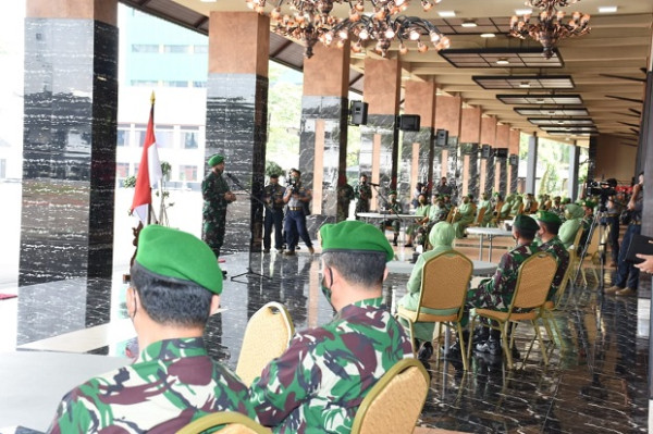 KSAD Jenderal TNI Andika Terima Laporan Kenaikan Pangkat 70 Pati TNI AD