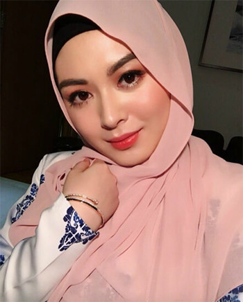 3 Inspirasi Makeup Lebaran ala Ayana Moon