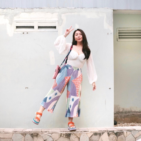 6 Inspirasi Padu Padan Pakaian Plisket yang Bikin OOTD Kamu Makin Gaya