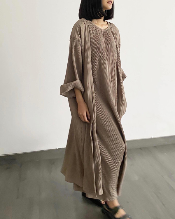 6 Inspirasi Padu Padan Pakaian Plisket yang Bikin OOTD Kamu Makin Gaya