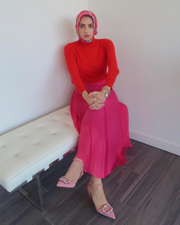 6 Inspirasi Padu Padan Pakaian Plisket yang Bikin OOTD Kamu Makin Gaya