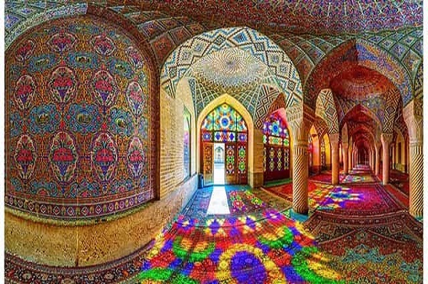Melihat Keindahan Dua Masjid Bertabur Cahaya di Persia