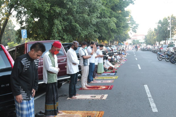 Salat Idul Fitri yang Sunyi di Tengah Pandemi COVID-19