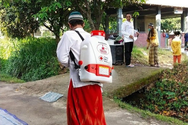 Imbauan di Rumah Saja Diabaikan, Warga Bandung Salat Id di Lapangan dan Masjid