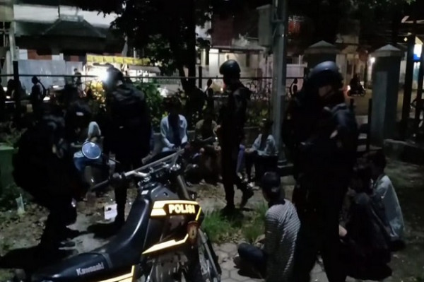 Belasan Pemuda-Pemudi di Tasik Rayakan Malam Takbir dengan Pesta Miras