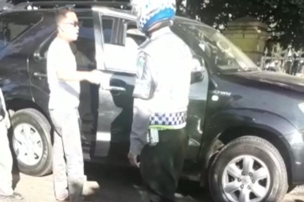 Video Polisi 'Ngamuk' di Cek Poin Ciparay Viral di Media Sosial