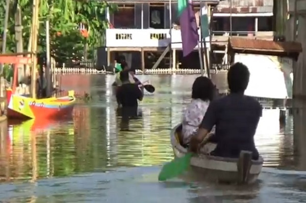 Banjir 1 Meter Meluas Rendam 4 Kelurahan di Wajo, Aktivitas Warga Lumpuh