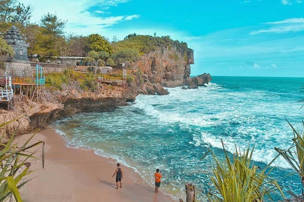 Merasakan Pantai 'Ala' Bali di Yogya? Yuk, Ke Pantai Ngobaran!