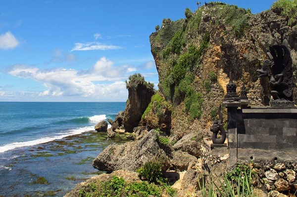 Merasakan Pantai 'Ala' Bali di Yogya? Yuk, Ke Pantai Ngobaran!