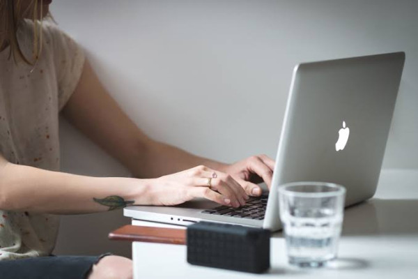 Sastra Wangi, Buah Pikir Perempuan yang Mengundang Perdebatan
