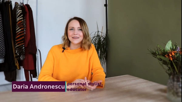 Pusing Pilih Baju? Yuk, Belajar Capsule Wardrobe dari Daria Andronescu