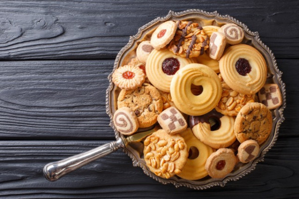 Tips Menyimpan Kue Lebaran yang Menumpuk agar Tahan Lama