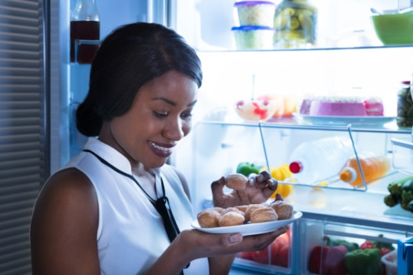 Tips Menyimpan Kue Lebaran yang Menumpuk agar Tahan Lama