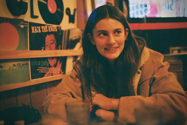 Fakta Menarik Diana Silvers, si Anak SMA Galau dalam Serial Space Force