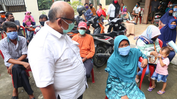 BST Penuhi Kebutuhan Sehari-hari Sopir Angkot dan Penjual Kopi