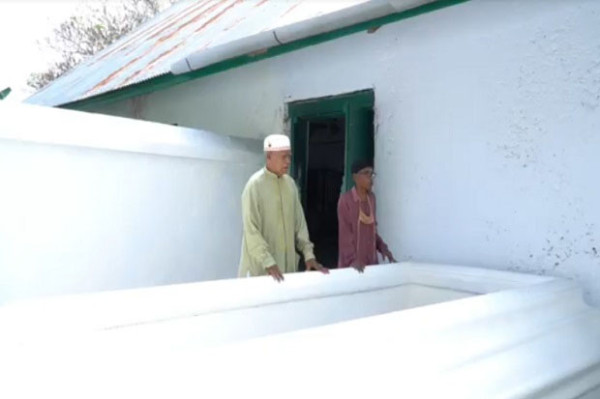 Masjid Quba dan Nisan Sultan Buton Muhammad Idrus Kaimudin