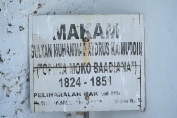 Masjid Quba dan Nisan Sultan Buton Muhammad Idrus Kaimudin