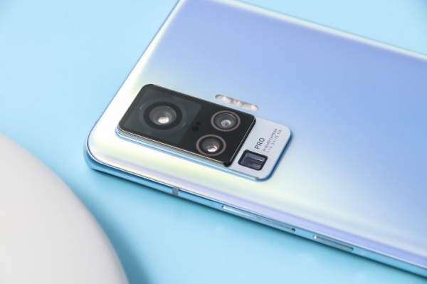 Trio vivo X50 Diumumkan, Ini Spesifikasi dan Harga Jualnya