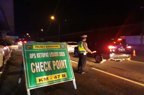 Tol Cikampek Ditutup, Arus Balik ke Jakarta Penuhi 'Jalur Tikus' Karawang