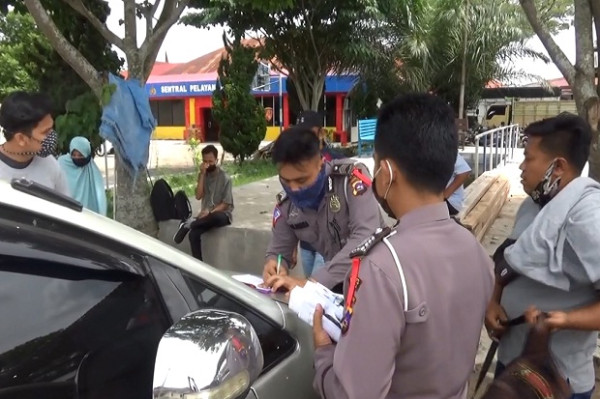 Hindari Pos Pemeriksaan, 8 Mobil Travel Gelap dari Riau Gagal Masuk Sumbar