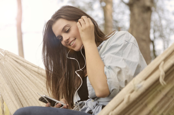 Kenapa Banyak Orang Suka Dengerin Podcast?
