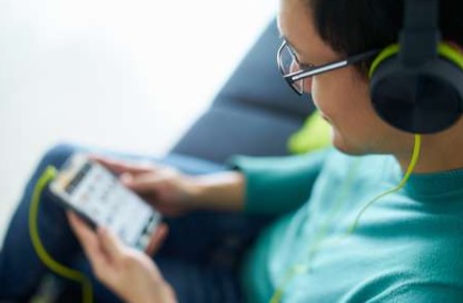 Kenapa Banyak Orang Suka Dengerin Podcast?