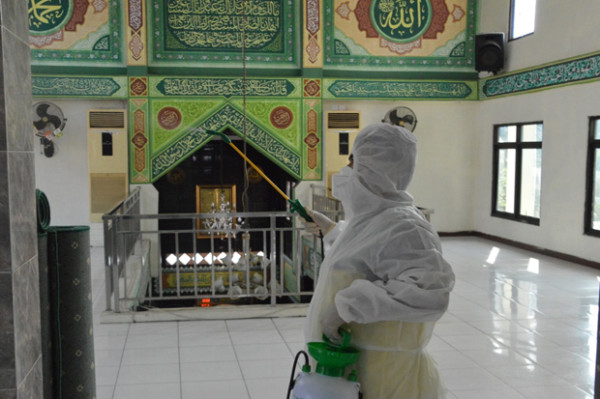 Askar Kauny Bersihkan Masjid dan Musalla Jelang Pembukaan Tempat Ibadah