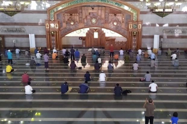 Masjid di Kota Bandung Gelar Salat Jumat, Jumlah Jamaah Dibatasi 50%