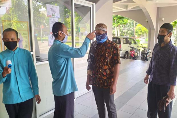 Masjid di Kota Bandung Gelar Salat Jumat, Jumlah Jamaah Dibatasi 50%