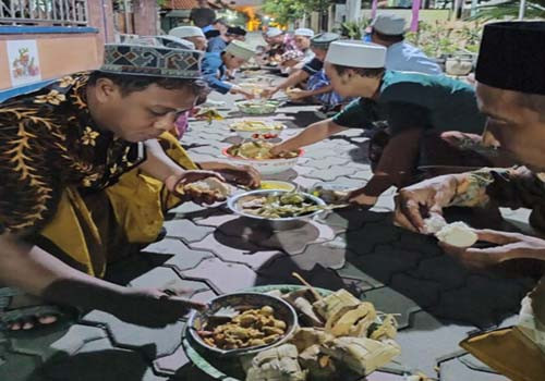 Merawat Tradisi Kupatan di Tengah Pandemi Covid-19