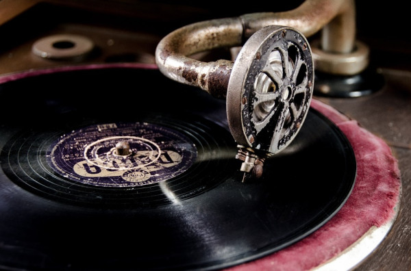 Perjalanan Distribusi Musik di Indonesia, dari Fonograf hingga Streaming