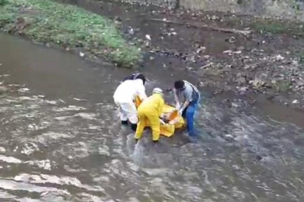 Warga Cipaganti Geger, Ada Mayat Pria di Sungai Cikapundung