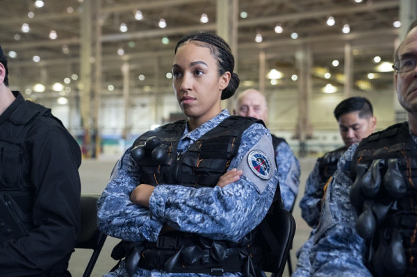Fakta di Balik Seragam Motif Bulan dalam Serial Space Force