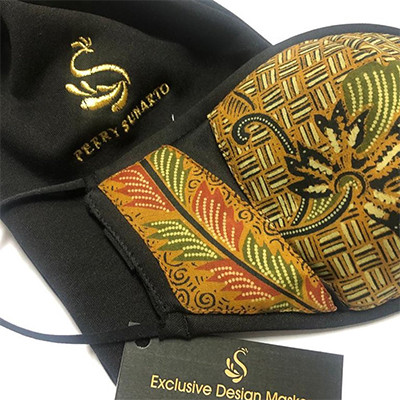 Desainer Ferry Sunarto Rilis Masker Kain Batik