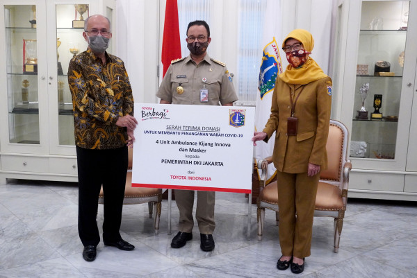 Kijang Innova Ambulance Buatan Karawang Terus Perangi COVID-19