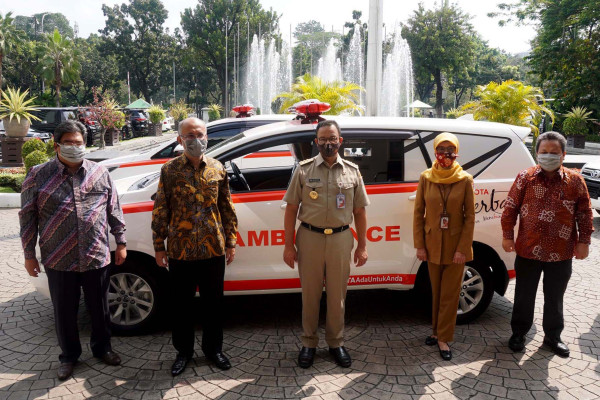 Kijang Innova Ambulance Buatan Karawang Terus Perangi COVID-19
