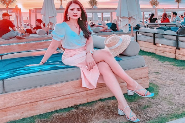 Potret Minimalis Elegan Beauty Influencer Surabaya Cella Vanessa