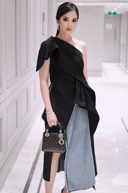 Potret Minimalis Elegan Beauty Influencer Surabaya Cella Vanessa