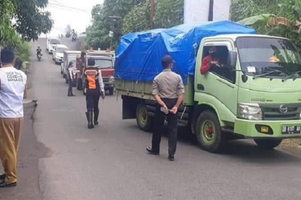 Pintu Masuk ke Manado Diperketat, Kendaraan Antre