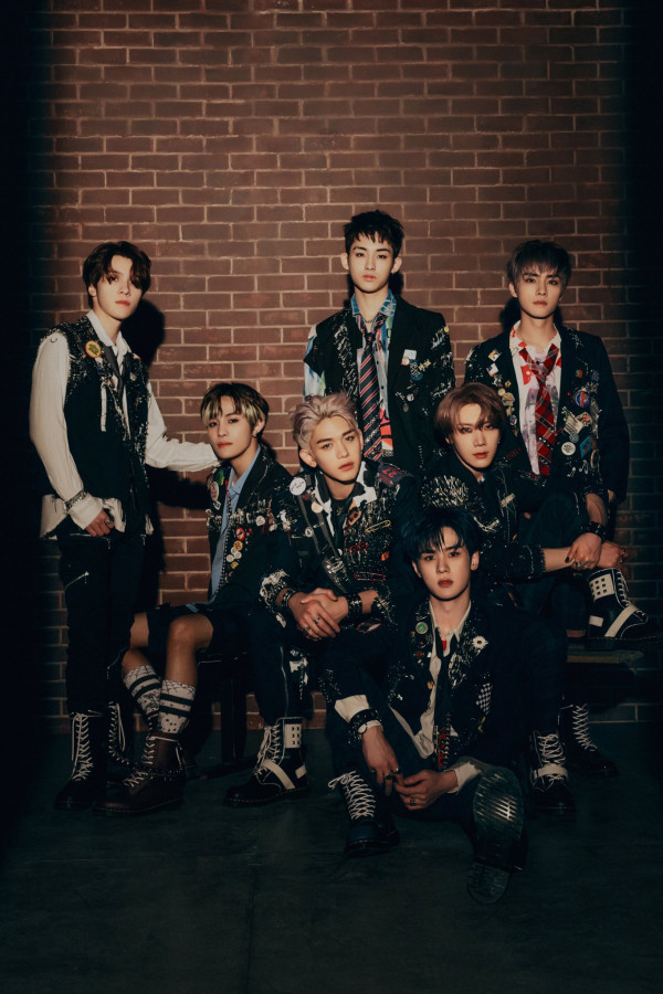 WayV Ajak Penggemar Move On lewat Album Debut Awaken The World