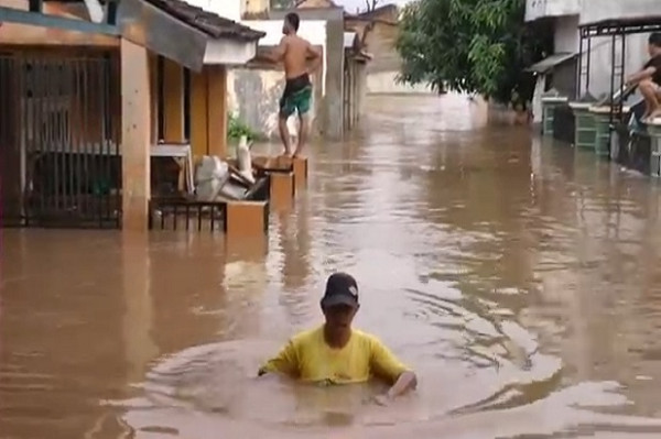 Banjir Hingga 2 Meter Rendam Ratusan Rumah Warga di Bandar Lampung