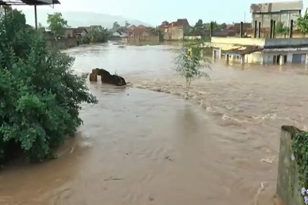 Banjir Hingga 2 Meter Rendam Ratusan Rumah Warga di Bandar Lampung