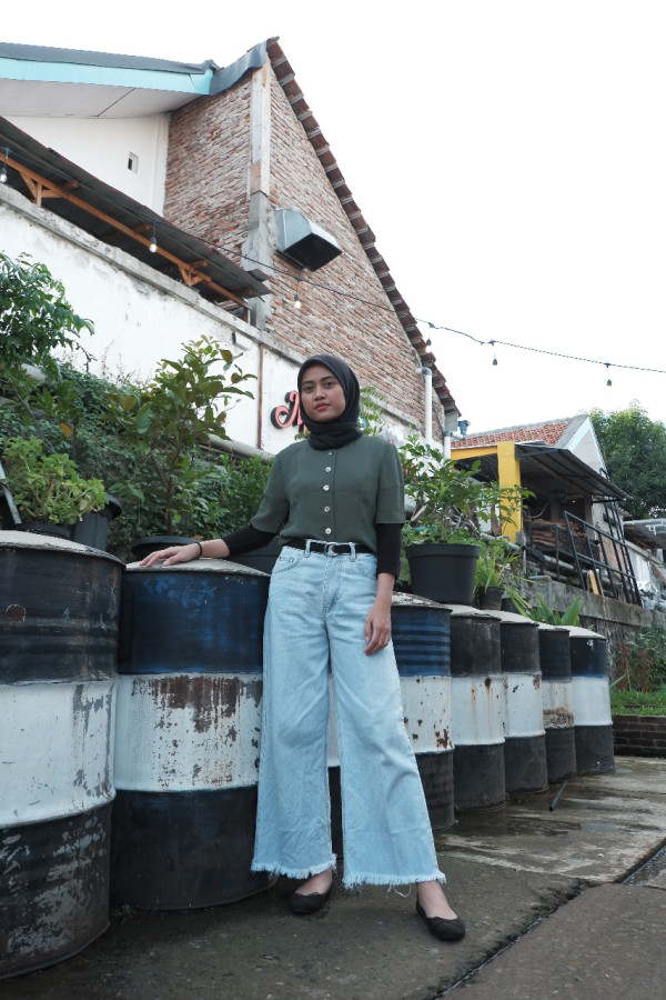 Mau Bergaya Klasik? Ini Ide Gaya Retro untuk ke Kampus