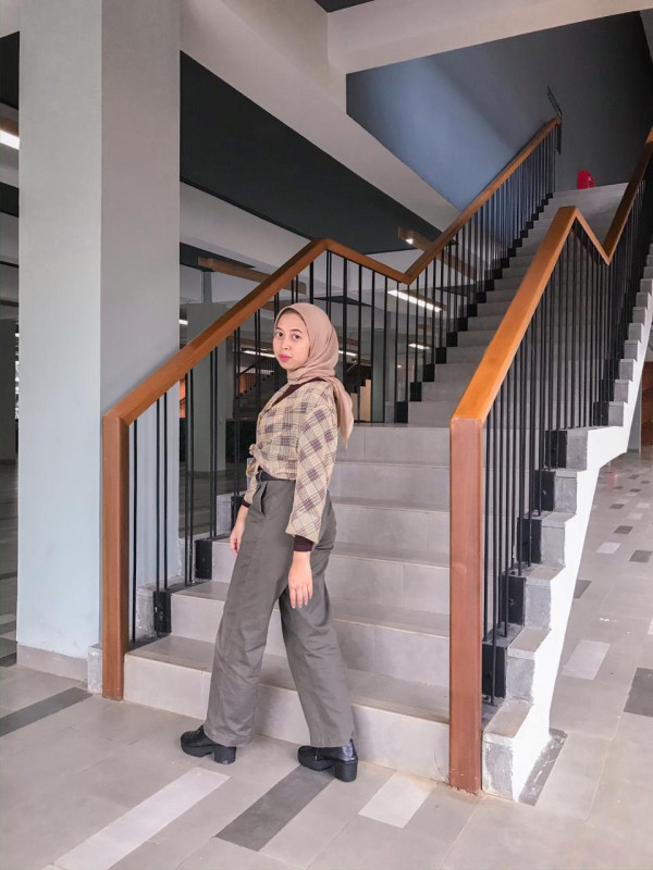 Mau Bergaya Klasik? Ini Ide Gaya Retro untuk ke Kampus