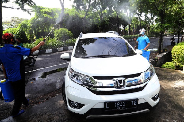 Lulusan SD Islam Al Azhar 11 Surabaya Wisuda dari Dalam Mobil