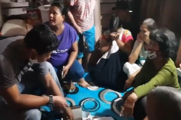 Ironis, 5 Nenek-Nenek di Padang Ditangkap saat Sedang Berjudi