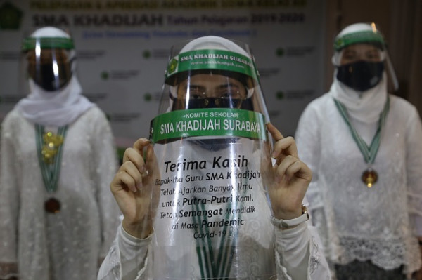 Pandemi COVID-19, SMA Khadijah Surabaya Lepas Lulusan Secara Daring