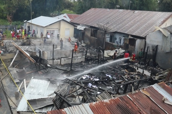 5 Rumah di Belakang Stadion Ateh Ngarai Bukittinggi Ludes Terbakar