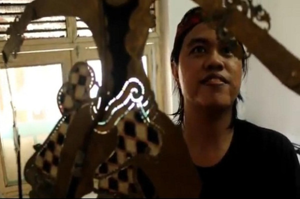 Lestarikan Budaya, Pemuda Surabaya Kreatif Ngeblak Wayang Jek Dong