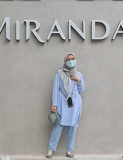 Padu Padan Serasi Baju-Hijab-Masker ala Desainer dan Influencer